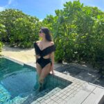 Sunny Leone Instagram - No filter needed for this morning! @brenniakottefaru #brenniakottefaru Outfit @mezzalunafashions Styled by @hitendrakapopara Fashion Team @tanyakalraaa @sarinabudathoki