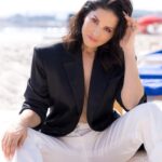 Sunny Leone Instagram – Thanks @schonmagazine for having me a part of your magazine! 

Photography @maria.biardzka 
Interview @kathleen.fowlds 
H&M by @tomasmoucka 
Styling by @ilya.vanzato
.
.
#SunnyLeone #cannnes #SunnyLeoneAtCannes #kennedy #KennedyAtCannes Cannes, French Riviera, France