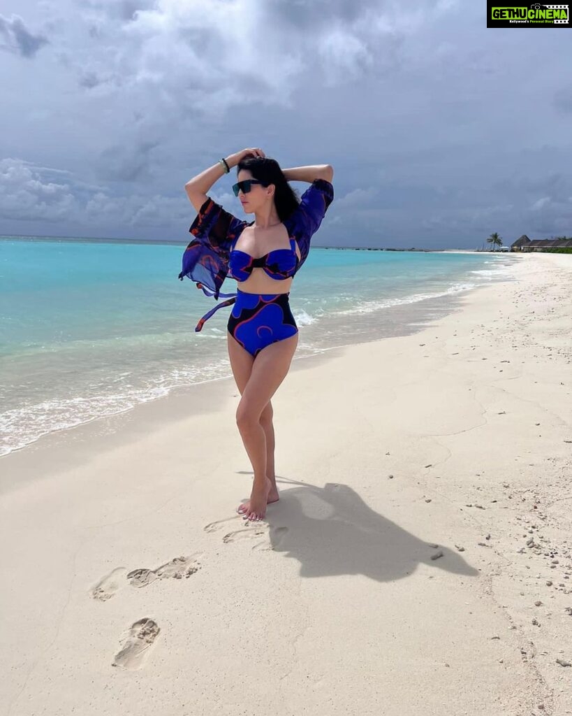 Sunny Leone Instagram - Love this bikini for my Maldives Vaca!! Bikini by @themissyco Styled by @hitendrakapopara Fashion Team @tanyakalraaa @sarinabudathoki @brenniakottefaru #brenniakottefaru . #SunnyLeone #swimwear #beach #maldives #StarStruckbySL #bikini Kottefaru Maldives