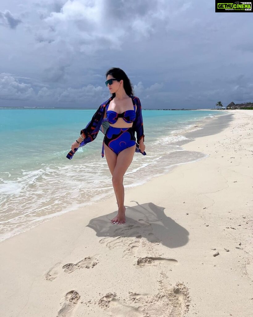 Sunny Leone Instagram - Love this bikini for my Maldives Vaca!! Bikini by @themissyco Styled by @hitendrakapopara Fashion Team @tanyakalraaa @sarinabudathoki @brenniakottefaru #brenniakottefaru . #SunnyLeone #swimwear #beach #maldives #StarStruckbySL #bikini Kottefaru Maldives