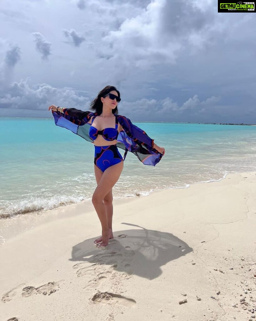 Sunny Leone Instagram - Love this bikini for my Maldives Vaca!! Bikini by @themissyco Styled by @hitendrakapopara Fashion Team @tanyakalraaa @sarinabudathoki @brenniakottefaru #brenniakottefaru . #SunnyLeone #swimwear #beach #maldives #StarStruckbySL #bikini Kottefaru Maldives