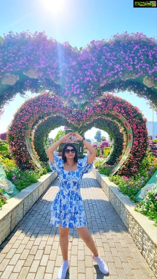 Surabhi Instagram - In wonder & awe of this dreamy place 🫶🫠🌸🌼🦋✨ #wanderlust #travelgram #travelbug #miraclegarden #dubai #reels #reelitfeelit🧚🏼‍♀ #instareels #instagood #instagram #instamood #dreamy #flowerchild Miracle Garden, Dubai