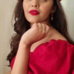 Surabhi Instagram – Painting the town red 🌹 #weekendmood #reelitfeelit #throwbacksaturday ❤️ 
📸 @thescienceofphoto ☺️