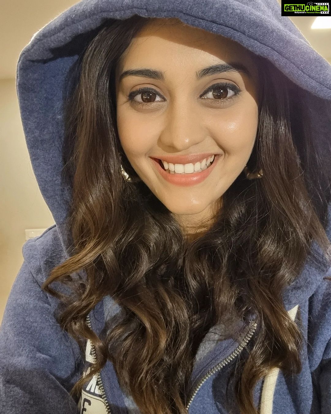Surabhi Instagram - Say Cheeeeese because it's Happy #worldsmileday 😁