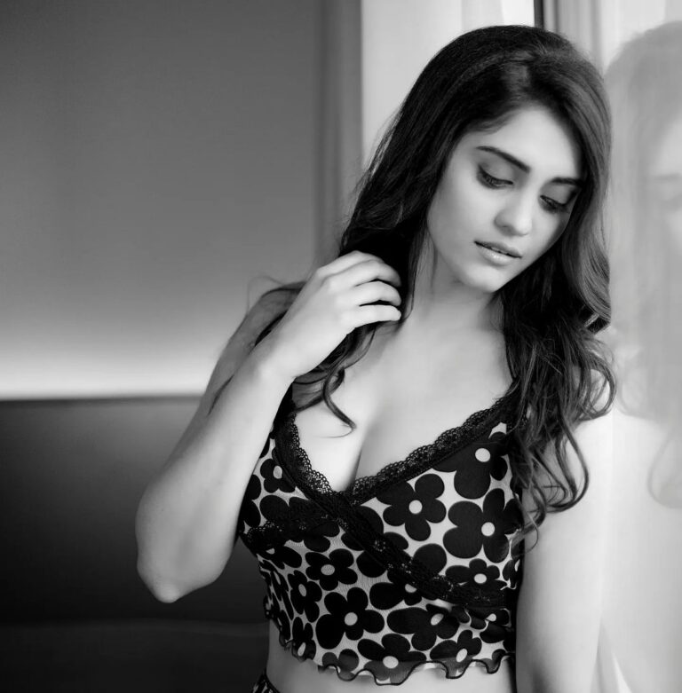Surabhi Instagram - Sometimes she is a mystery to herself💫 📸@kiransaphotography
