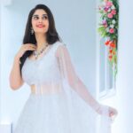 Surabhi Instagram – This beautiful dress feels like a dream in white 🤍💫
Wearing this stunning creation by @labelnurvi 💖
Styled by @impriyankasahajananda 💖
Hairstyling @seena_hair143
Accessories by @labelnurvi
:
:
:
#styledbypriyankasahajananda