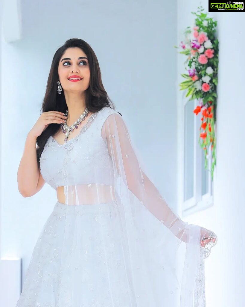 Surabhi Instagram - This beautiful dress feels like a dream in white 🤍💫 Wearing this stunning creation by @labelnurvi 💖 Styled by @impriyankasahajananda 💖 Hairstyling @seena_hair143 Accessories by @labelnurvi : : : #styledbypriyankasahajananda