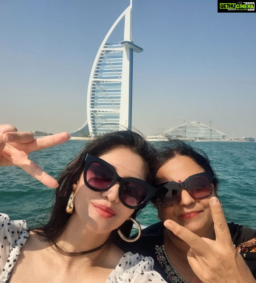 Surabhi Instagram - Happy Mother's Day to the one who lifts me higher than any skyscraper. Love you Aai ✨️❤️😘 #myguidinglight #mothersday