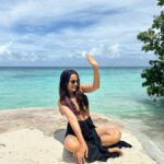 Surbhi Jyoti Instagram - Minding my own business.... 🏖️👙 🌊 🏝️ . . . . . . . Wearing @beachbum.in Dreads @drad.dreadsetgo Coco Palm Bodu Hithi, Maldives