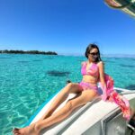 Surbhi Jyoti Instagram - 🩷🩷🦋🦋 . . . . . . @mauritius.tourism Wearing @tizzi.official Jewellery @houseofjskjewels Blue Bay Marine Park, Mauritius