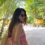 Surbhi Jyoti Instagram - Routine walk ..... 🌳 . . . . . . . Shoulder bag @beachbum.in @irisreps @coastalinofficial @coco_resorts Coco Palm Bodu Hithi, Maldives
