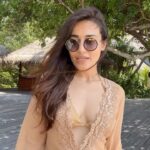 Surbhi Jyoti Instagram - Loving my life 🫶🏼 . . . . . . . . . First look @beachbum.in Earrings @houseofjskjewels Dreads @drad.dreadsetgo @coco_resorts @coastalinofficial @irisreps