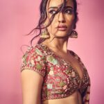 Surbhi Jyoti Instagram - 🌸🌸🌸 . . . . . . . Outfit @gazalguptacouture Styled by @stylingbyvictor @sohail__mughal___ Accessories @the_jewel_gallery Assisted by @styleby_antara @janvijain123 Makeup @jyotiiadvani.artistry Clicked by @gohil_jeet