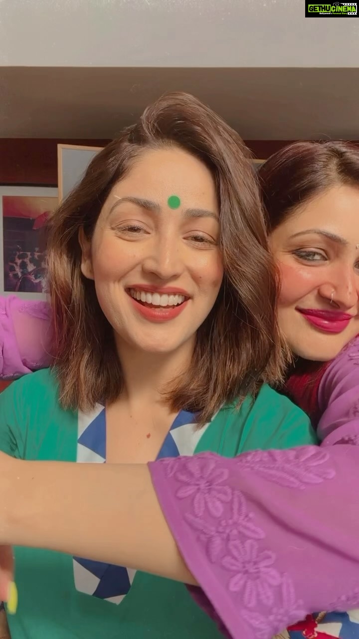 Surilie Gautam Instagram - #sundayspecial #gulabjamun #sistersunday 🥰😂🤪 Home