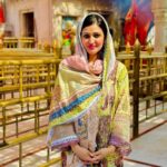 Surilie Gautam Instagram – Jai Mata Di 🙏🏻 Naina Devi