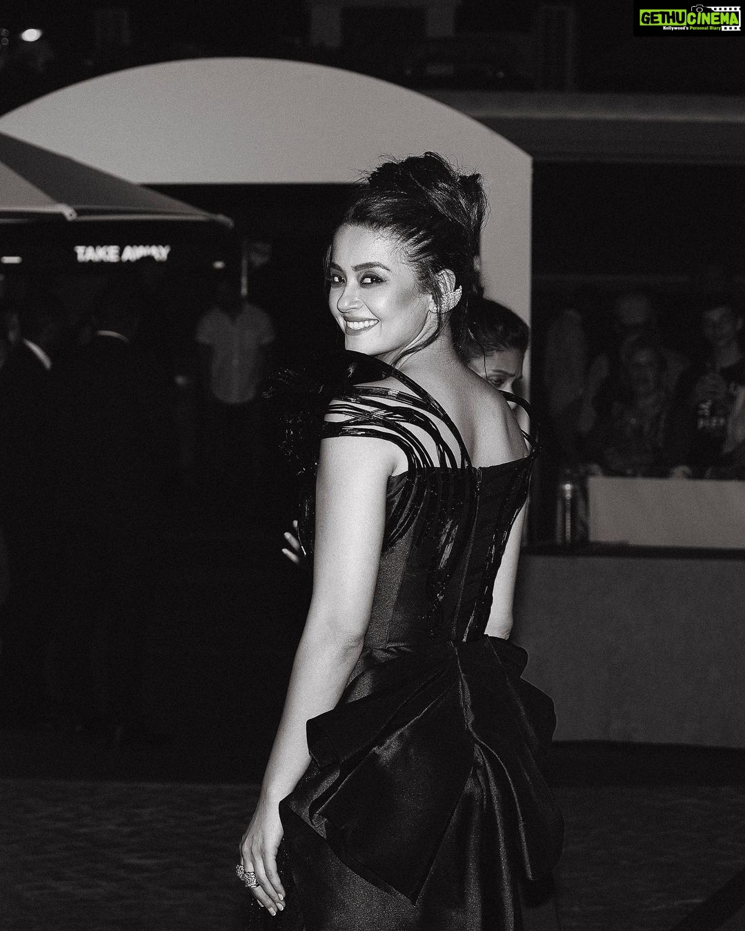 Surveen Chawla Instagram - In the beginning it was all black & white - Maureen O’Hara Outfit: @tanieyakhanuja Jewellery: @karishma.joolry @mozaati Heels: @aldo_shoes Styled by: @sukritigrover Styling Team: @vanigupta.23 @simrankumar19 Intern: @mahek_gada Editor: @tushar.b.official Shot by: @faisal_miya__photuwale #Cannes #Cannes2023
