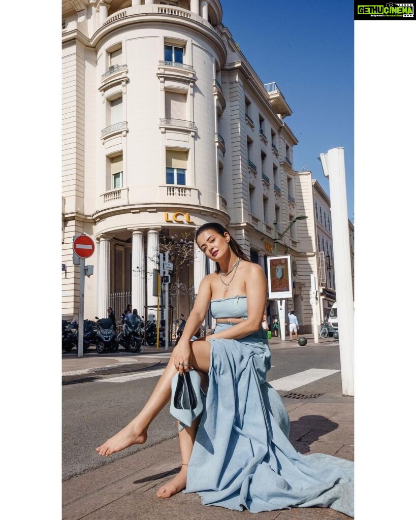 Surveen Chawla Instagram - Color pallete for the day - Denim 🩵 Outfit: @deme_love_ Jewellery: @mozaati Styled by: @sukritigrover Styling Team: @vanigupta.23 @simrankumar19 Intern: @mahek_gada Shot by: @faisal_miya__photuwale #Cannes #Cannes2023
