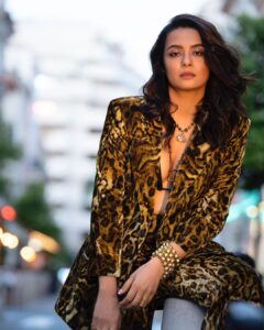 Surveen Chawla Instagram - Unleash and let loose ……🐆

Dop & Director : @faisal_miya__photuwale
@thebucketlistfilms 
Outfit: @raraavisbysonalverma @namaraswim
Jewellery: @raraavisbysonalverma @shopeurumme @mozaati @shopanatina
Bag: @ahikozaofficial
Styled by: @sukritigrover 
Styling Team: @vanigupta.23 @simrankumar19
Cannes Styling assistant: @yuliamoatti_stylist
Fashion Intern: @mahek_gada 

#Cannes #Cannes2023