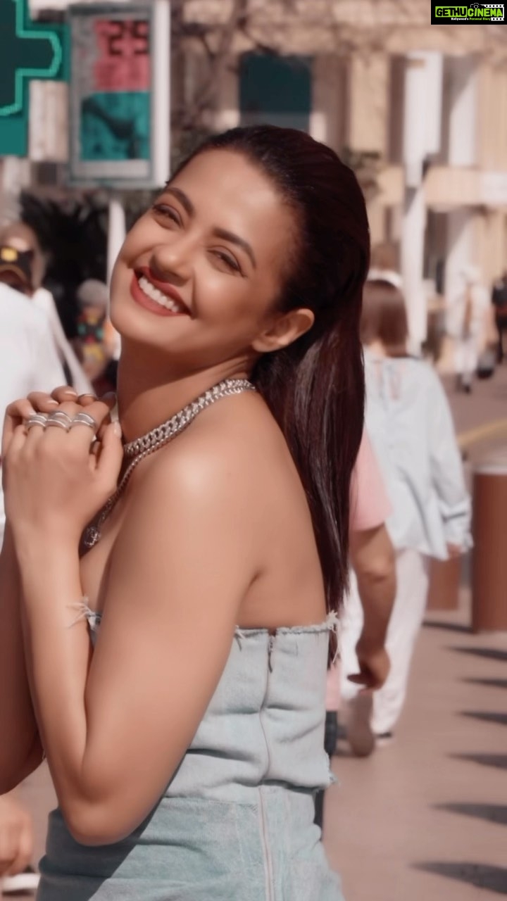 Surveen Chawla Instagram - I decide my vibe! And today? I feel good 🤍 Outfit- @deme_love_ Jewellery- @mozaati Styled by- @sukritigrover Styling Team- @vanigupta.23 @simrankumar19 Intern- @mahek_gada DOP & Director: @faisal_miya__photuwale @thebucketlistfilms #Cannes #Cannes2023