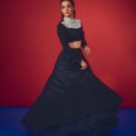 Surveen Chawla Instagram - Poetry & Black 🖤 Outfit - @namratajoshipura Jewellery - @gehnajewellers1 @karishma.joolry @ayanasilverjewellery @blingsutra @house.of.midas @ascend.rohank Makeup - @tush_91 Hair - @gohar__shaikh 📸 - @kadamajay Styled by @sukritigrover Team @simrankumar19 @vanigupta.23