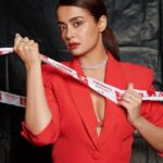 Surveen Chawla Instagram - Dangerously kicking ass ⚠️ Outfit @biancaandbridgett Jewellery @karishma.joolry Styled by : @sukritigrover Assisted by : @vanigupta.23 @simrankumar19 @ayushigala_ Makeup : @tush_91 Hair : @gohar_shaikh 📸 : @visualaffairs_va