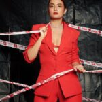 Surveen Chawla Instagram - Dangerously kicking ass ⚠️ Outfit @biancaandbridgett Jewellery @karishma.joolry Styled by : @sukritigrover Assisted by : @vanigupta.23 @simrankumar19 @ayushigala_ Makeup : @tush_91 Hair : @gohar_shaikh 📸 : @visualaffairs_va