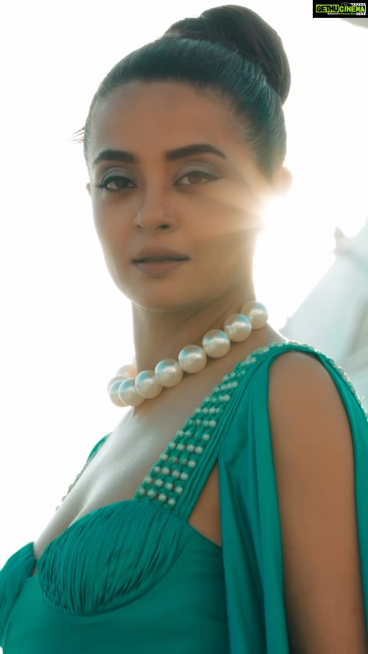Surveen Chawla Instagram - “Let the blue sky meet the blue sea and all is blue for a time….” - Moncy Barbour Dress: @supriamunjalatelier Heels: @stevemaddenindia Jewellery: @prerto @curiocottagejewelry Bag: @cultgaia Styled by: @sukritigrover Styling Team: @vanigupta.23 @simrankumar19 Styling Intern @mahek_gada DOP & Director: @faisal_miya__photuwale @thebucketlistfilms #Cannes #Cannes2023