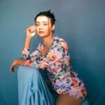 Surveen Chawla Instagram - Spring and sunshine .. Lavenders and daisies.. Songs and chirps.. Fresh and breezy☀️🌸🕊️ Jewellery - @karishma.joolry Styled by - @sukritigrover Assisted by - @vanigupta Makeup - @melwanishweta Hair - @gohar_shaikh 📸 - @tejasnerurkarr