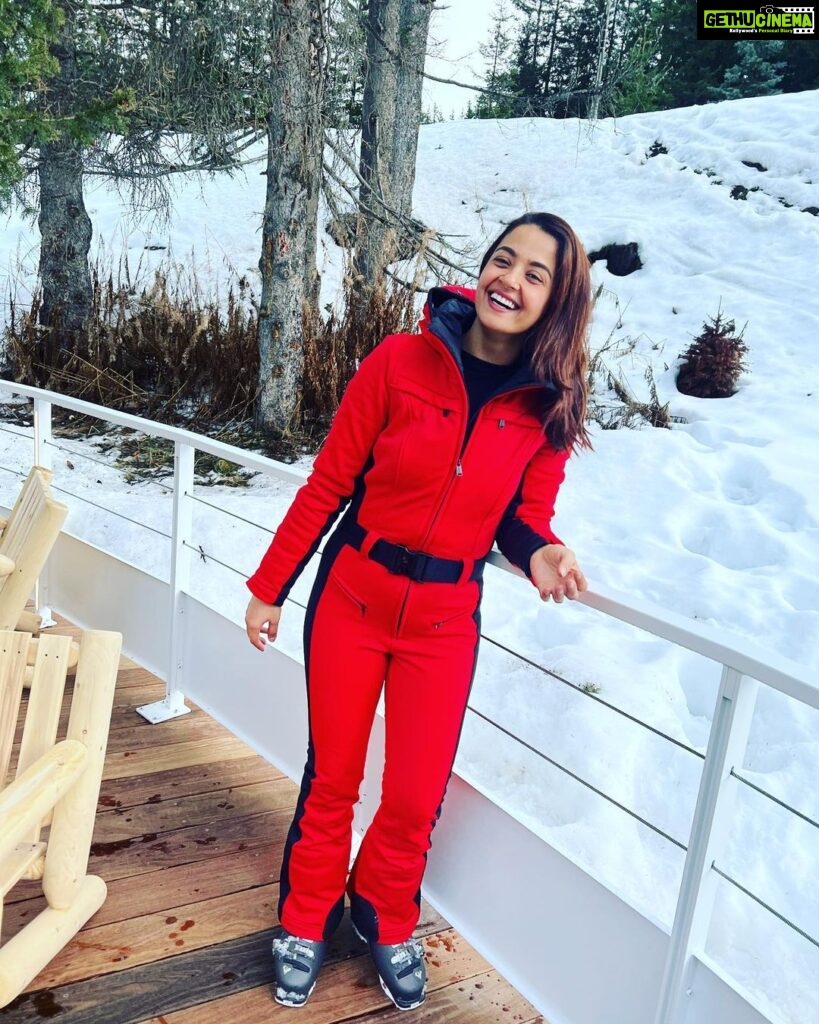 Surveen Chawla Instagram - Happy New Year 💃🎉❤️Health, Happiness and love always 🤗 #2023
