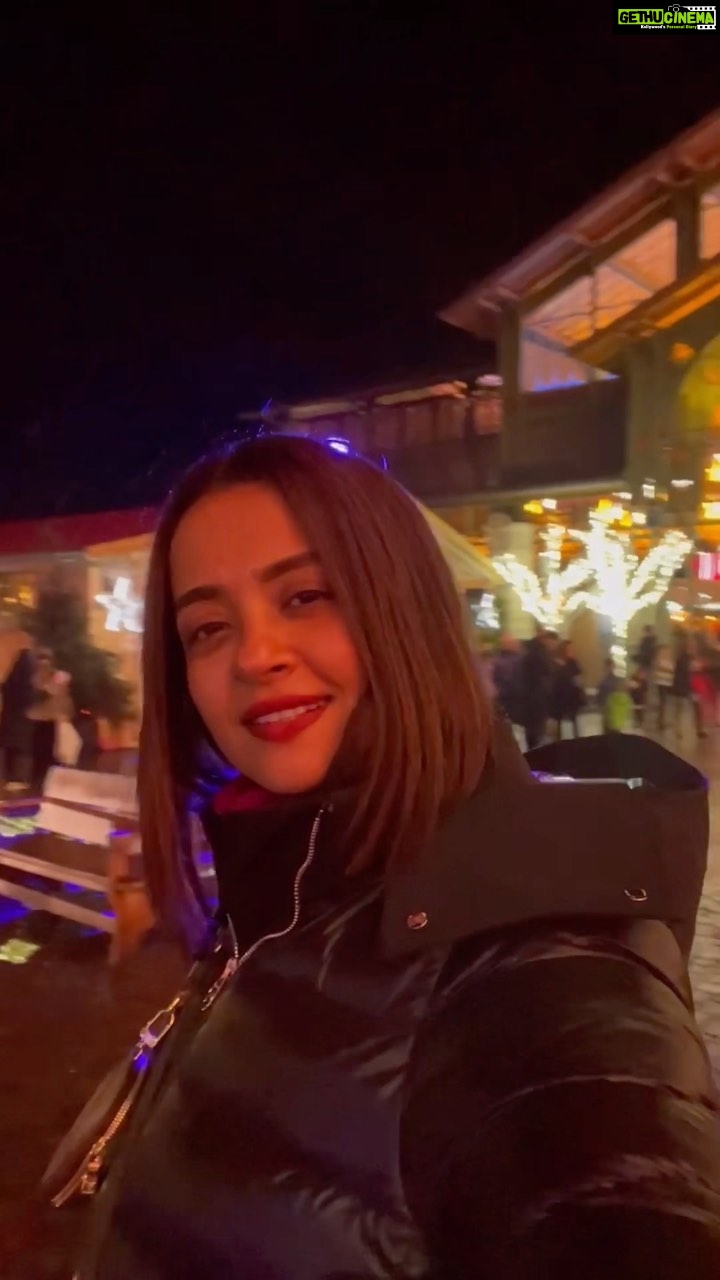 Surveen Chawla Instagram - And this is how I do Christmas …🎄✨