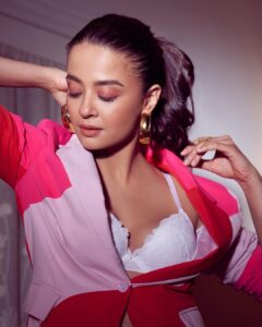 Surveen Chawla Instagram - Make way and Block it up!! ❤️💗 Outfit - @missyempire @misho_designs @shopanatina Shoes - @stevemaddenindia Styled by @sukritigrover Team @vanigupta.23 @simrankumar19 HMU @tush_91 @gohar__shaikh 📸 @visualaffairs_va