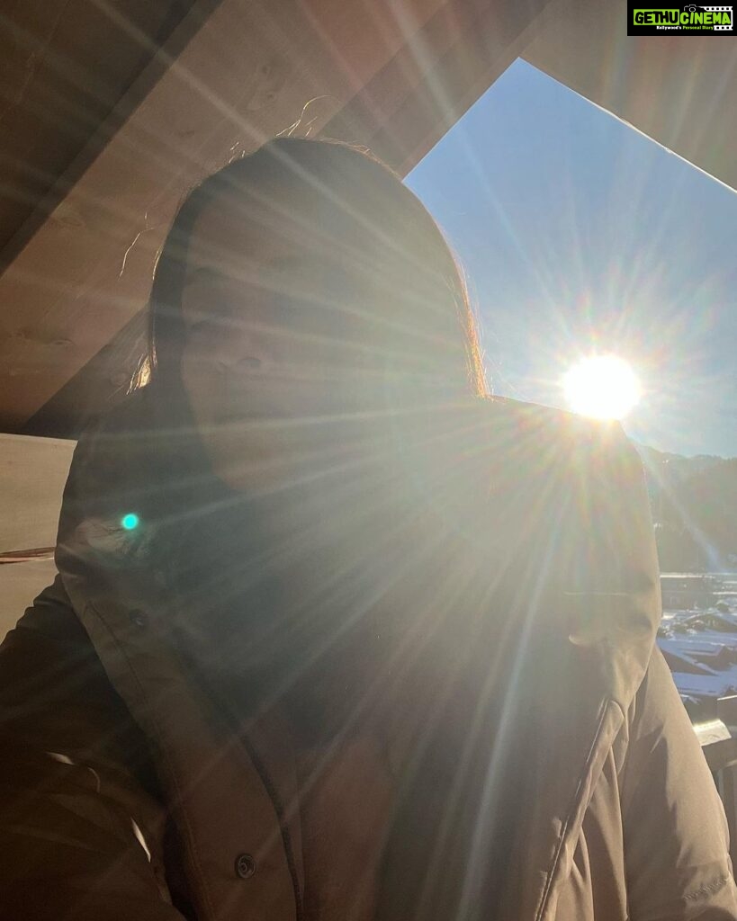 Surveen Chawla Instagram - Catch me if u can …. Sun kissed and silhouetted 🌤️