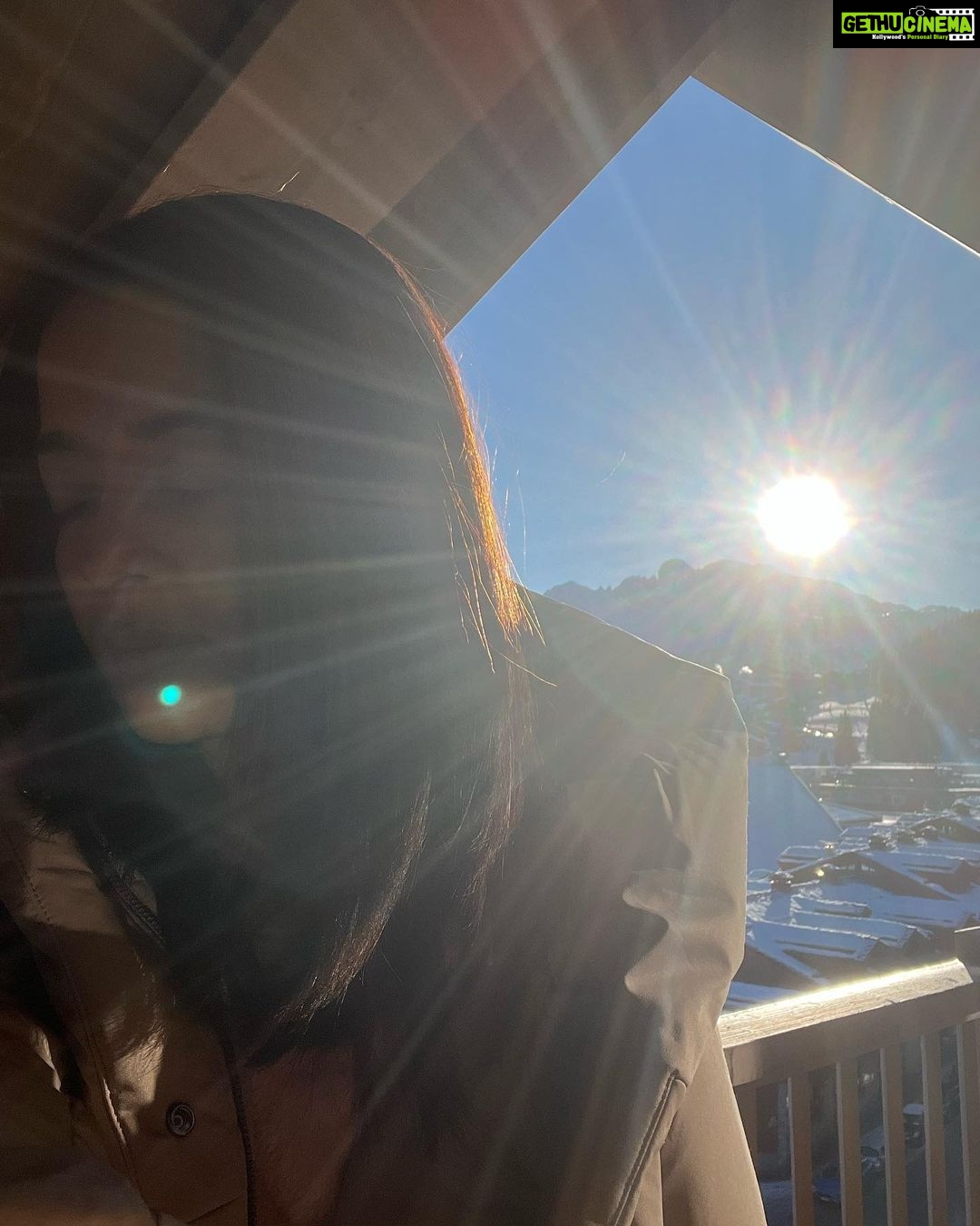 Surveen Chawla Instagram - Catch me if u can …. Sun kissed and silhouetted 🌤️