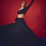 Surveen Chawla Instagram - Poetry & Black 🖤 Outfit - @namratajoshipura Jewellery - @gehnajewellers1 @karishma.joolry @ayanasilverjewellery @blingsutra @house.of.midas @ascend.rohank Makeup - @tush_91 Hair - @gohar__shaikh 📸 - @kadamajay Styled by @sukritigrover Team @simrankumar19 @vanigupta.23