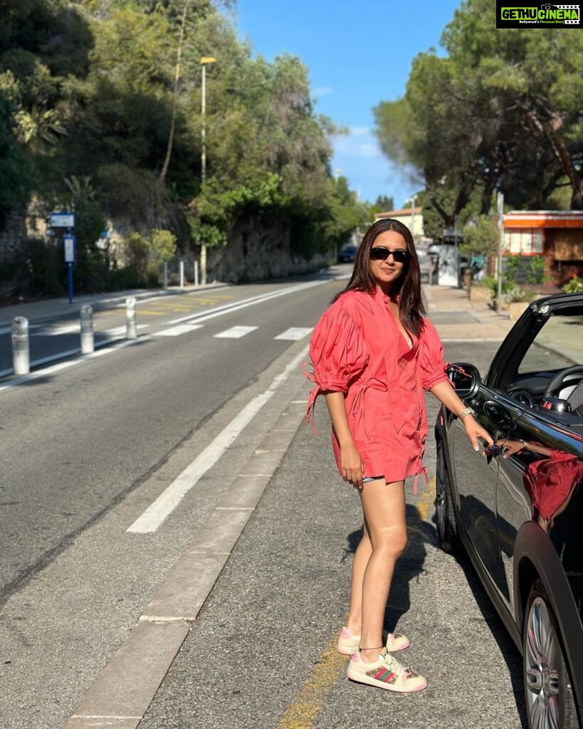 Surveen Chawla Instagram - Hop on board … will you ?👋🏼☀ #CarLover #CarEnthusiast #CarLifestyle #SuckerForCars #PinkEveryday #StreetStyle #PinkAsthetic #TravelDiaries #SummerTravelDiaries