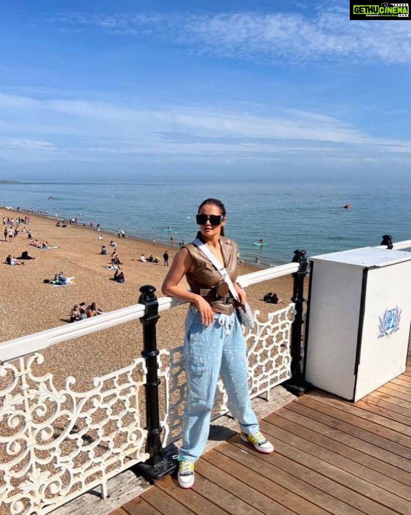 Surveen Chawla Instagram - Go places & meet your inner wanderer💙 #ByTheBeach #BeachBum #BlueSkies #Blessed