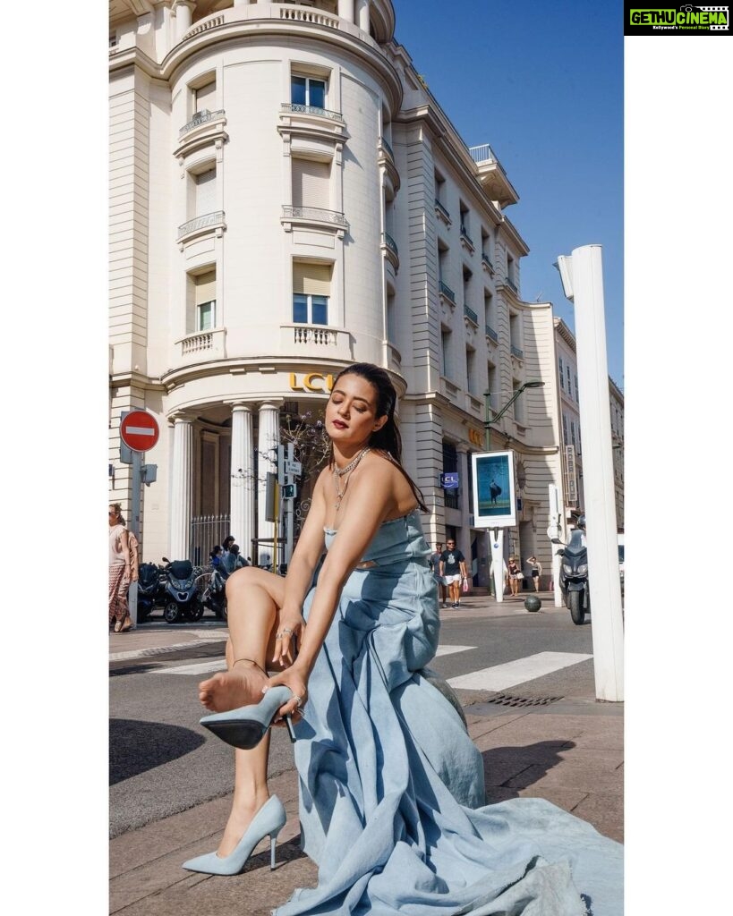 Surveen Chawla Instagram - Color pallete for the day - Denim 🩵 Outfit: @deme_love_ Jewellery: @mozaati Styled by: @sukritigrover Styling Team: @vanigupta.23 @simrankumar19 Intern: @mahek_gada Shot by: @faisal_miya__photuwale #Cannes #Cannes2023