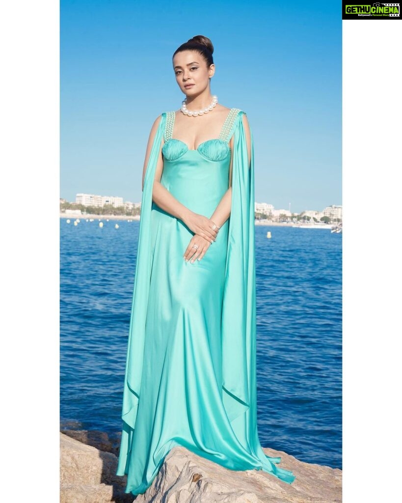 Surveen Chawla Instagram - “Let the blue sky meet the blue sea and all is blue for a time….” - Moncy Barbour Dress: @supriamunjalatelier Heels: @stevemaddenindia Jewellery: @prerto @curiocottagejewelry Bag: @cultgaia Styled by: @sukritigrover Styling Team: @vanigupta.23 @simrankumar19 Styling Intern @mahek_gada Shot by: @faisal_miya__photuwale #Cannes #Cannes2023