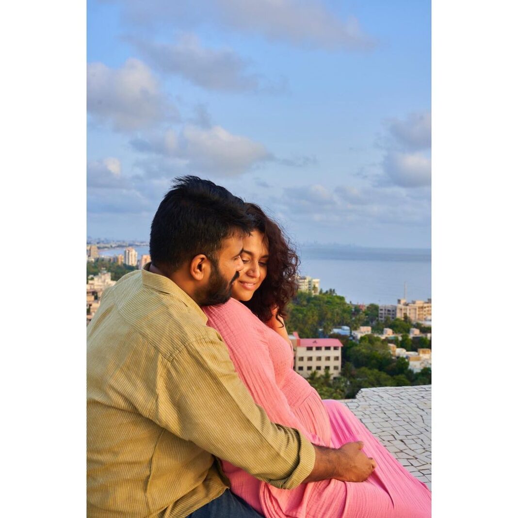 Swara Bhaskar Instagram - Sometimes all your prayers are answered all together! Blessed, grateful, excited (and clueless! ) as we step into a whole new world! 🧿❤️✨🙏🏽 @fahadzirarahmad #comingsoon #Family #Newarrival #gratitude #octoberbaby Pic credit: @kvenayaak 🙏🏽✨