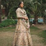 Swara Bhaskar Instagram – @reallyswara ‘s look for her Walima.
I am just grateful that the outfit made it in time to India!! All the way from Lahore – Dubai – Mumbai – Delhi to finally Bareilly π
.
.
Outfit: @alixeeshantheaterstudio @alixeeshanempire
Jewellery: @apalabysumitofficial
.
Styling: @a.bee.at.work @prifreebee
Make-Up: @makeupbypoojagosain
Hair : @lawangtamang95_delhei @anukaushikstudio
Photographs: @tarunchawlaphotography
.
.
.
.
.
.
.
#weddingseason #indianweddings #fun #dance #love #weddings #reception #india #Delhi