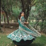 Swara Bhaskar Instagram – Like a Queen in green courtesy my fave @rahulmishra_7 … Giving @fahadzirarahmad also princely vibes! 💚💚💚 

Outfits: @rahulmishra_7
Jewellery: @khannajewellerskj
.
Styling: @a.bee.at.work @prifreebee
Make-Up: @makeupbypoojagosain
Hair : @lawangtamang95_delhei @anukaushikstudio 
Photographs: @tarunchawlaphotography Delhi दिल्ली