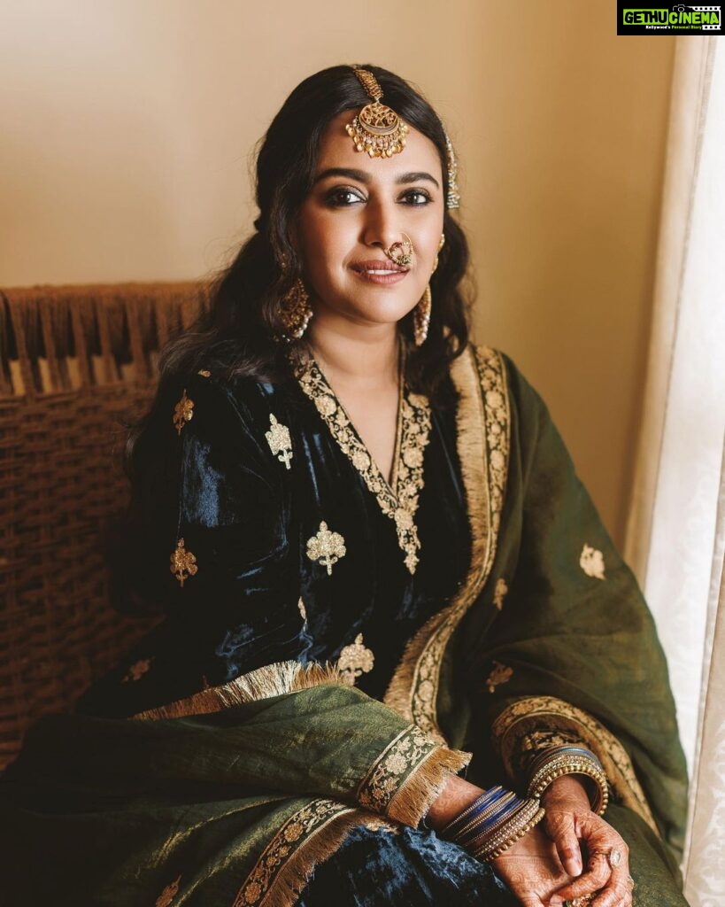 Swara Bhaskar Instagram - Swara on her Qawwali Night #SwaadAnusaar swipe till the end for a bonus photo! Outfit @heenakochharofficial Jewellery @khannajewellerskj Makeup @theblackchairstudio @snehajrathi Hair @antergallactic Photos @tarunchawlaphotography . . . #theblackchairstudio #qawwalinight #swarabhasker #swarabhaskar #heenakochhar #bridalmakeup #vizagmua #celebritybride #weddingmakeup #shaadi #wedmegoodsouth Delhi, India