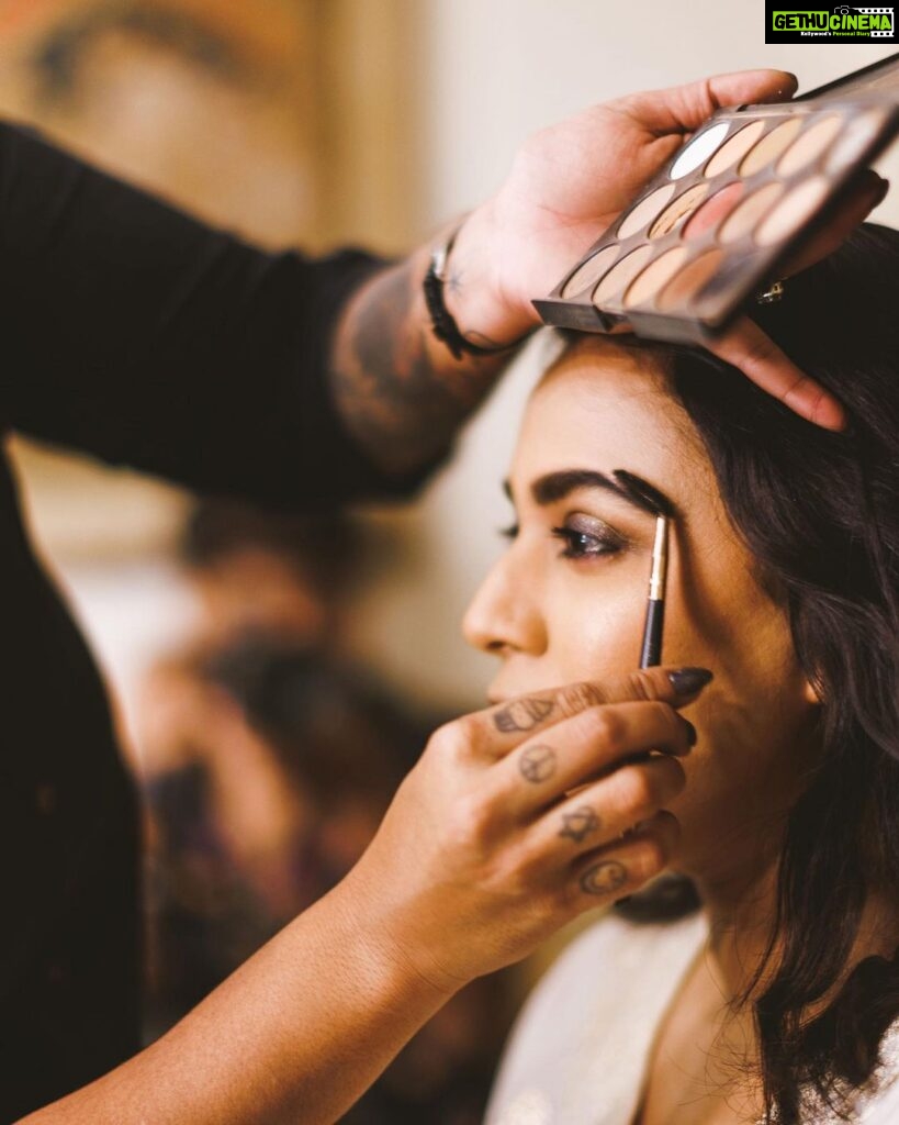 Swara Bhaskar Instagram - Swara on her Qawwali Night #SwaadAnusaar swipe till the end for a bonus photo! Outfit @heenakochharofficial Jewellery @khannajewellerskj Makeup @theblackchairstudio @snehajrathi Hair @antergallactic Photos @tarunchawlaphotography . . . #theblackchairstudio #qawwalinight #swarabhasker #swarabhaskar #heenakochhar #bridalmakeup #vizagmua #celebritybride #weddingmakeup #shaadi #wedmegoodsouth Delhi, India