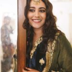 Swara Bhaskar Instagram – Swara on her Qawwali Night #SwaadAnusaar swipe till the end for a bonus photo!
Outfit @heenakochharofficial 
Jewellery @khannajewellerskj 
Makeup @theblackchairstudio @snehajrathi
Hair @antergallactic
Photos @tarunchawlaphotography 
.
.
.
#theblackchairstudio #qawwalinight #swarabhasker #swarabhaskar #heenakochhar #bridalmakeup #vizagmua #celebritybride #weddingmakeup #shaadi #wedmegoodsouth Delhi, India