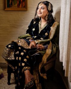 Swara Bhaskar Instagram - Yeh jo halka halka suroor hai!
Qawwali Night at #SwaadAnusaar ✨ 
Photographs - @wedreel.in @gary_dean_taylor 
Outfits - @heenakochharofficial 
Jewellery - @khannajewellerskj 
Jhootis - @labelsanafazal