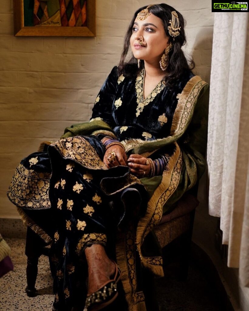 Swara Bhaskar Instagram - Yeh jo halka halka suroor hai! Qawwali Night at #SwaadAnusaar ✨ Photographs - @wedreel.in @gary_dean_taylor Outfits - @heenakochharofficial Jewellery - @khannajewellerskj Jhootis - @labelsanafazal