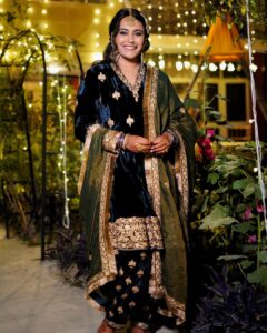 Swara Bhaskar Instagram - Yeh jo halka halka suroor hai!
Qawwali Night at #SwaadAnusaar ✨ 
Photographs - @wedreel.in @gary_dean_taylor 
Outfits - @heenakochharofficial 
Jewellery - @khannajewellerskj 
Jhootis - @labelsanafazal