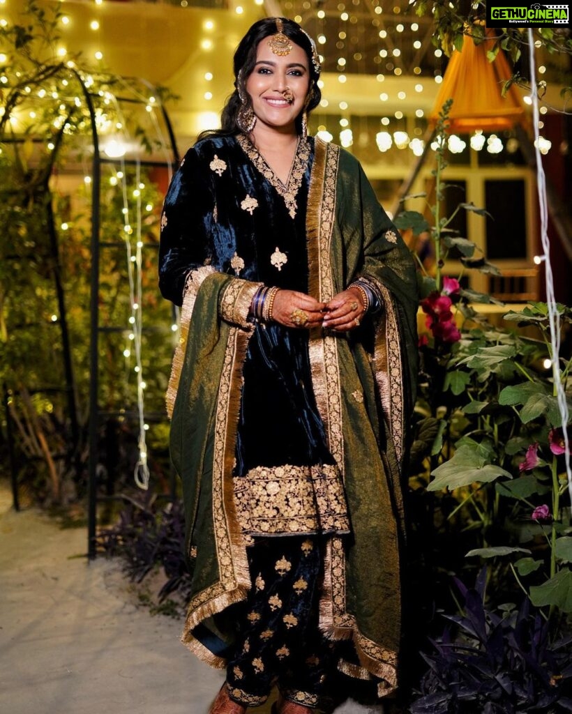 Swara Bhaskar Instagram - Yeh jo halka halka suroor hai! Qawwali Night at #SwaadAnusaar ✨ Photographs - @wedreel.in @gary_dean_taylor Outfits - @heenakochharofficial Jewellery - @khannajewellerskj Jhootis - @labelsanafazal