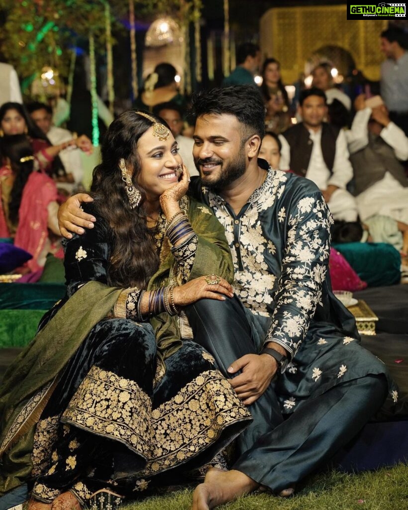 Swara Bhaskar Instagram - Yeh jo halka halka suroor hai! Qawwali Night at #SwaadAnusaar ✨ Photographs - @wedreel.in @gary_dean_taylor Outfits - @heenakochharofficial Jewellery - @khannajewellerskj Jhootis - @labelsanafazal