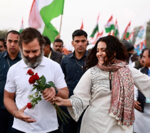 Swara Bhaskar Instagram - Only passing 
@rahulgandhi 
 a bouquet that a young man in the surging crowd brought & was desperately trying to get across to RG.. :) 
You gotta be here to feel the energy and the love. Seriously, join 
@bharatjodo 
 yatra people. Resist hate. Stand up for our country! 🇮🇳❣️✨
To love and unity! 😍🇮🇳
.
Photographer: @_jaiswalashish